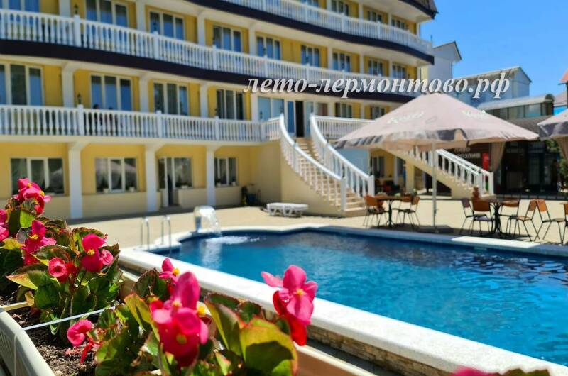 Отель «Лето»