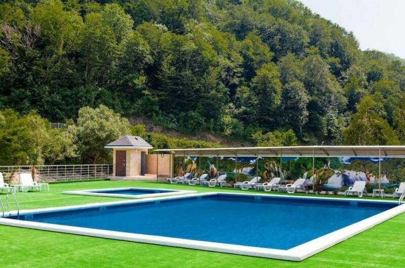 Отель «Ревю»