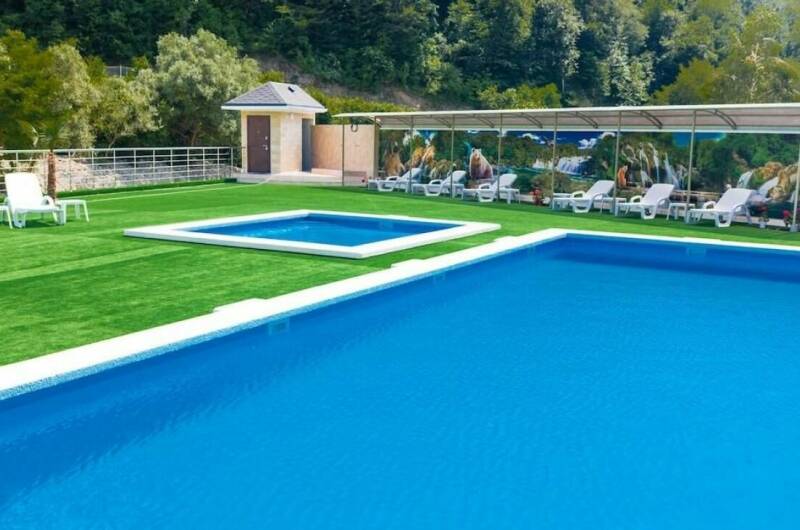 Отель «Ревю»