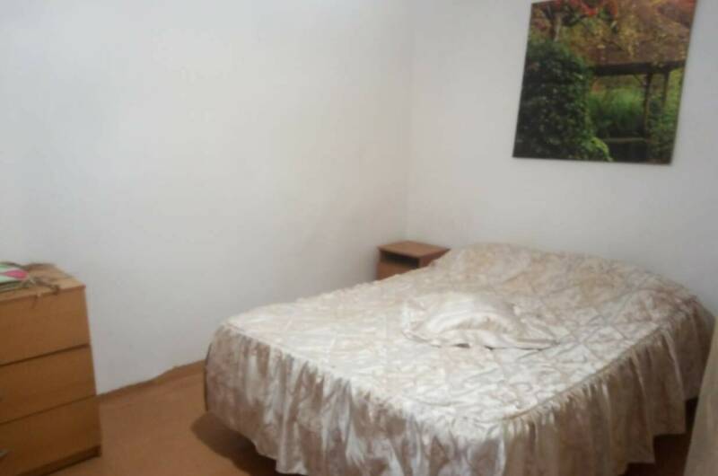 Бабушкин дом в зеленом саду