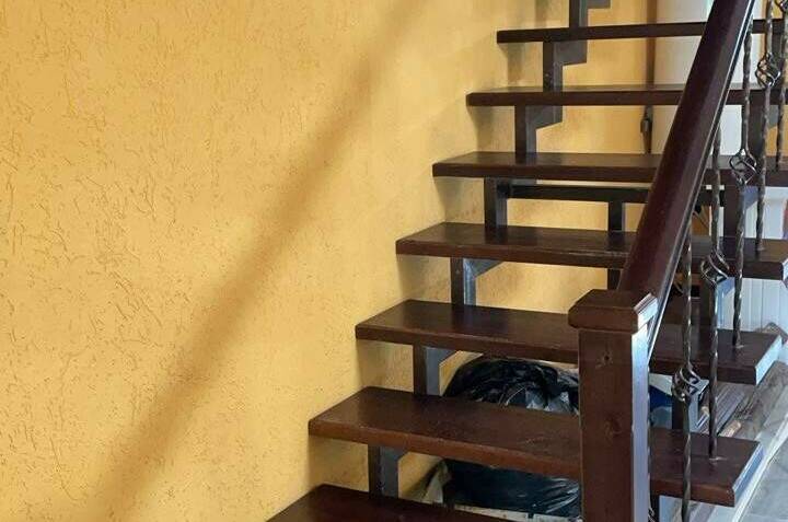 Двухэтажный коттедж у реки