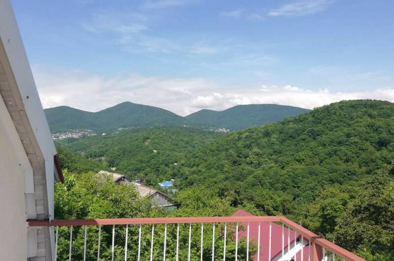 Двухэтажный дом у моря