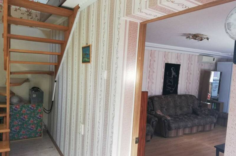 Двухэтажный дом у моря