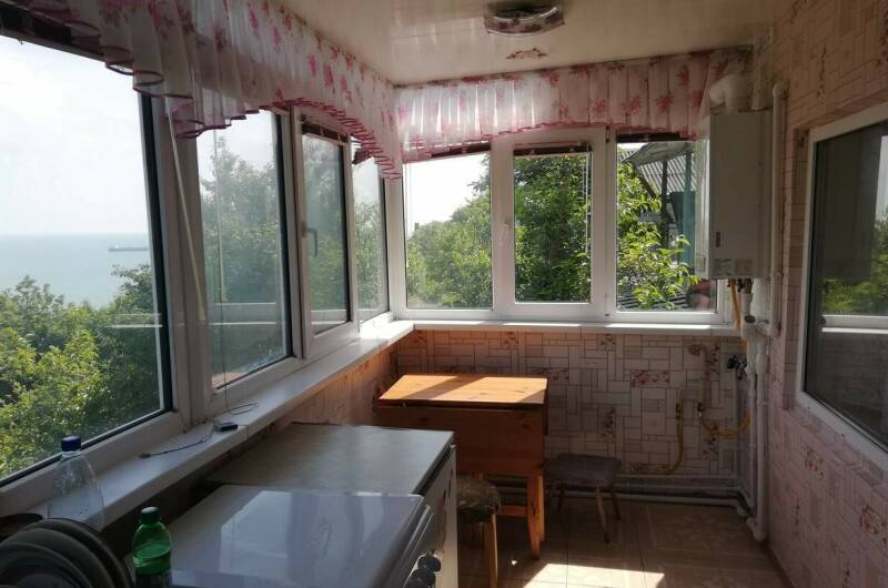 Двухэтажный дом у моря