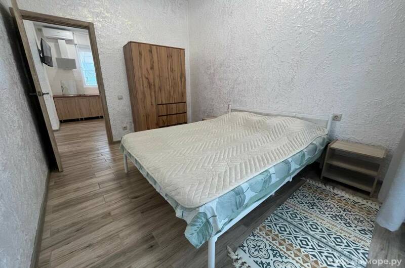 Домик в лесу у моря